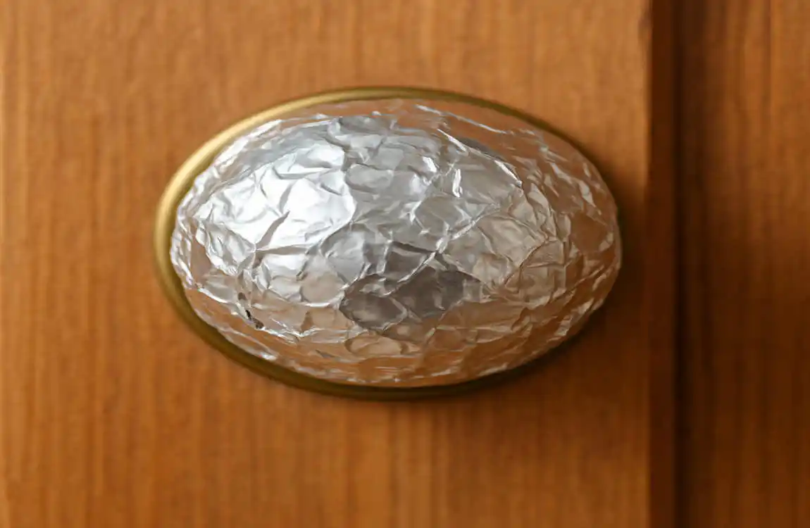 why put foil on door knob
