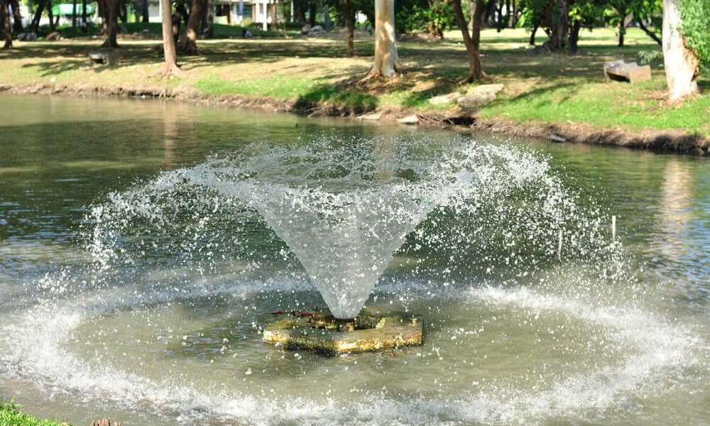 How do floating water fountains work?