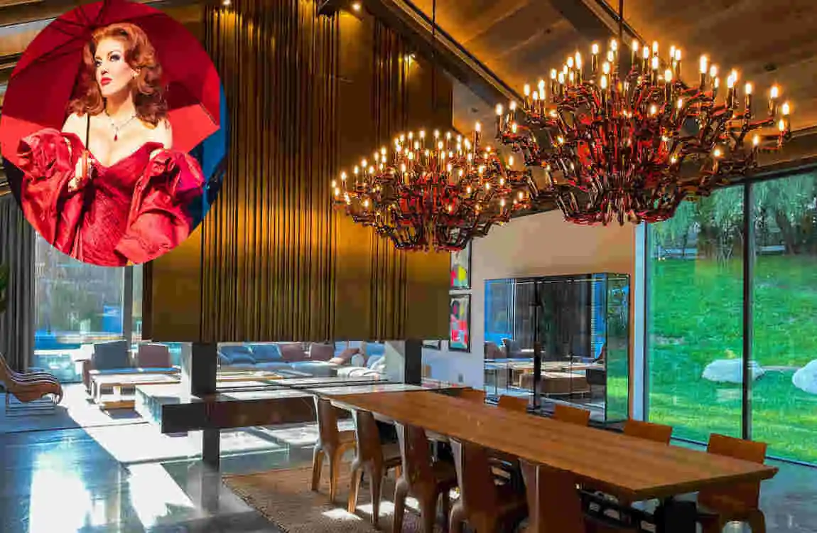 Jennifer Simard's House