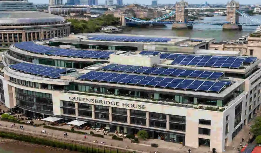 does queensbridge house have solar panels on the roof