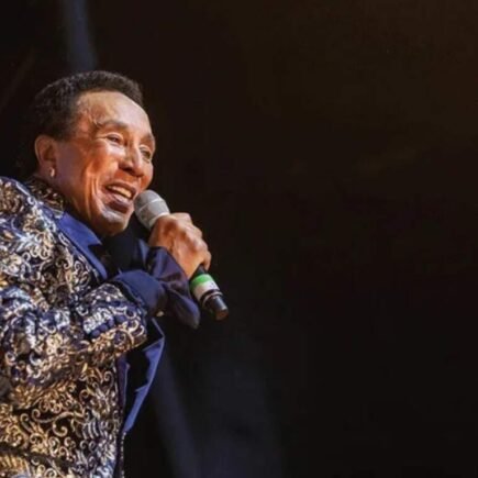 smokey robinson net worth 2023