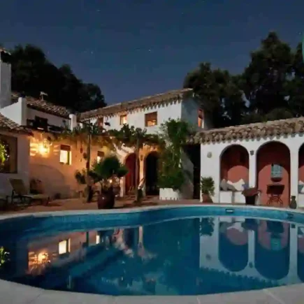 Elisha Cuthbert's House