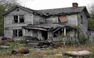 how to tell if a house is abandoned